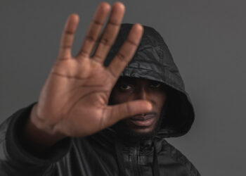 Estudo Aponta Mortes de Negros pela Polícia em 2023: A Realidade por Trás dos Números e a Questão das Políticas Públicas no Brasil