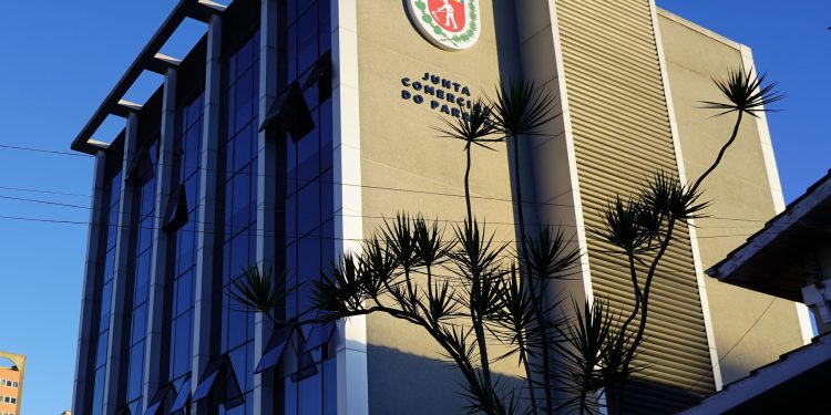 “Jucepar revoluciona atendimento com Inteligência Artificial no Empresa Fácil”