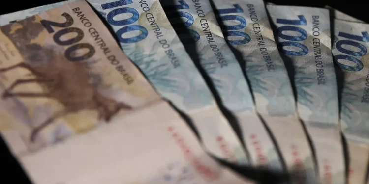 Promessas Não Cumpridas e Desafios Econômicos: O Brasil de Lula Enfrenta Déficits, Gastos e Decepção