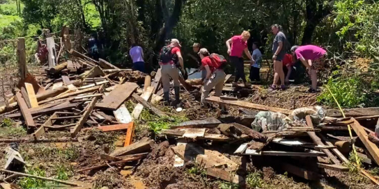 Tragédia em General Carneiro: Corpo de Bombeiros Encontra Menina Desaparecida após Enxurrada Devastadora