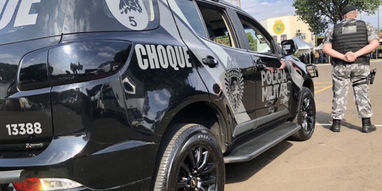 “Arma Turca e Munições Apreendidas em Guarapuava: Ação Conjunta do Pelotão de Choque e Polícia Judiciária Cumpre Mandado Judicial”