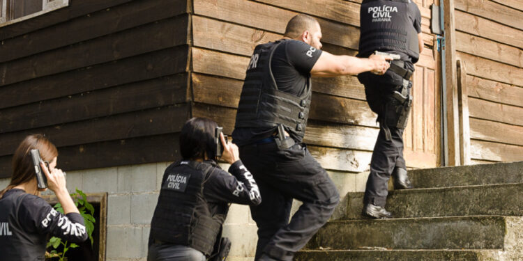 “Golpe Milionário e Lavagem de Dinheiro: Polícia Civil do Paraná Desarticula Organização Criminosa em Maringá”