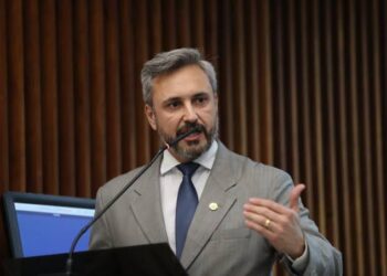 “UEL Anula Edital de Residências Médicas Após Questionamentos Sobre Reserva Exclusiva para Cotistas”