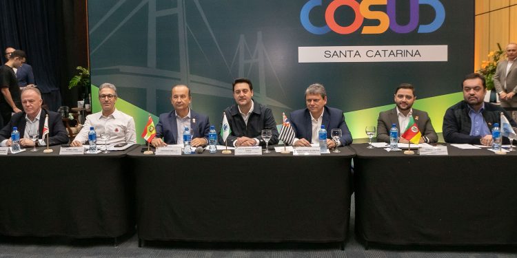 “Ratinho Junior Lidera Formalização Histórica do Cosud para Fortalecer Sul e Sudeste”