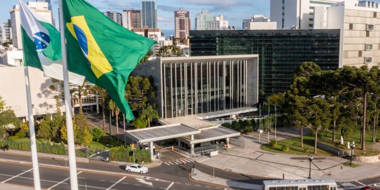 “Assembleia do Paraná Solicita Dados sobre Afastamentos por Saúde Mental entre Servidores Públicos para Políticas de Apoio”