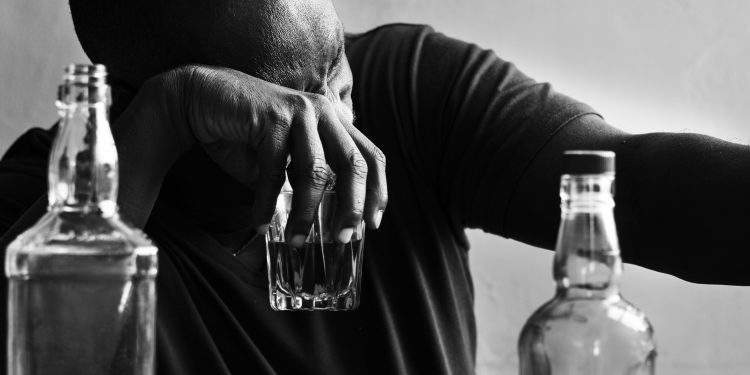 “Copo Cheio, Respeito Vazio: Ex-marido Embriagado É Preso por Ameaça e Violência Doméstica em Entre Rios”