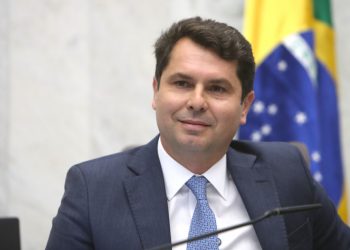“Assembleia do Paraná Confirma Nova Mesa Diretora: Alexandre Curi Assume Presidência com Foco em Transparência e Eficiência”