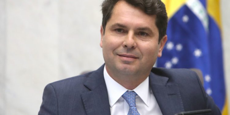 “Assembleia do Paraná Confirma Nova Mesa Diretora: Alexandre Curi Assume Presidência com Foco em Transparência e Eficiência”
