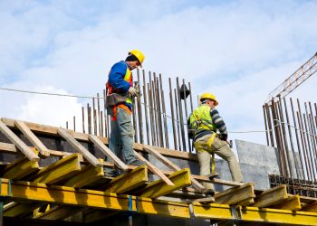 “Fim da Escala 6×1: Proposta Divisiva Agita Debate em Meio à Crise Econômica”