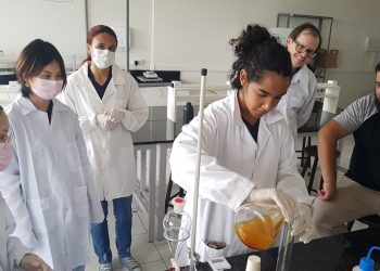 “Transformando Óleo em Sustentabilidade: Alunos do Paraná Ganhando Prêmios e Transformando Comunidades”