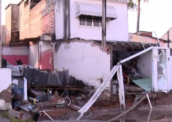 “Tragédia na Zona Norte: Desabamento de Casa em Rocha Miranda Deixa Idosa Morta Após Rompimento de Adutora”