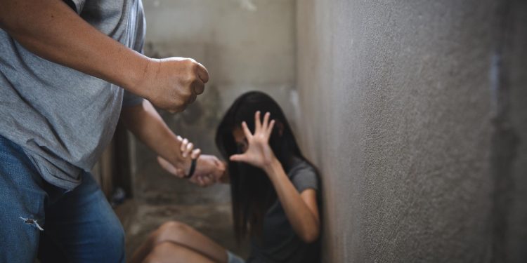 “Pedido de Socorro em Carro Abordado pela PM Revela Caso de Violência Doméstica em Guarapuava”