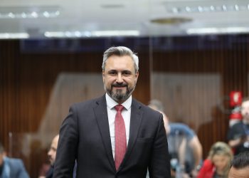 “Ciência e Inovação: Deputado Fabio Oliveira Destaca Investimentos para Impulsionar Indústrias do Paraná”