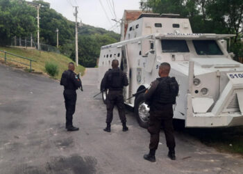 “Morro dos Macacos: O Palco de uma Guerra Sem Fim na Zona Norte do Rio”