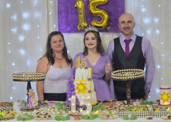 Uma Noite de Sonhos: Maria Júlia Kachutski Celebra seus 15 Anos com Emoção e Elegância