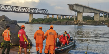 “Tragédia no Rio Tocantins: Ponte Desmorona, Contaminação Química e Busca por Desaparecidos Abalam o Brasil”