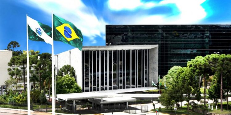 Deputados Questionam na Justiça Eleições Antecipadas de Comissões na Assembleia Legislativa do Paraná