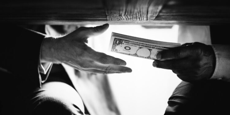 Corrupção: Como a Transparência Pública Pode Transformar a Política Brasileira