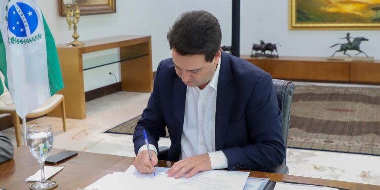 “Paraná Avança na Valorização da Educação com Nomeação de Professores e Progressão na Carreira Docente”