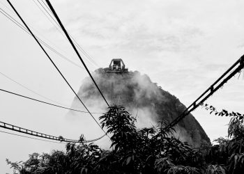 Tragédia no Complexo do Lins: Médica da Marinha é Vítima da Violência Urbana no Rio de Janeiro