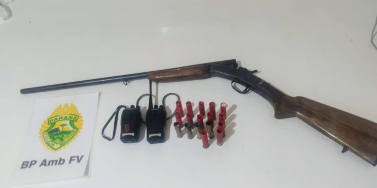 “Corrida na Mata: Patrulhamento Rural da PM Ambiental Termina com Apreensão de Arma em Telêmaco Borba”