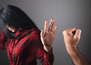 “Corrida Alucinada no Boqueirão: Um Drama de Família, Ameaças e Fuga de Filme”