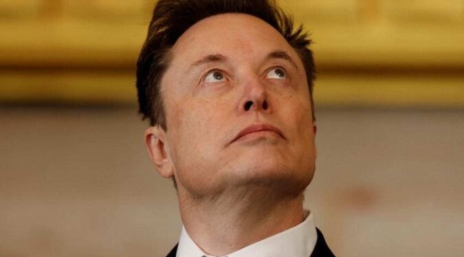 “Elon Musk Surpreende e Participa de Comício Político na Alemanha por Videoconferência”