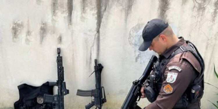 “Realidade Carioca: Policial é Preso com Armamento Pesado, mas Bons Exemplos Também Existem”