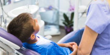 “Milagre em Guarapuava: Pai Agradece a Deus e aos Heróis da Saúde pela Vida de Seu Filho”