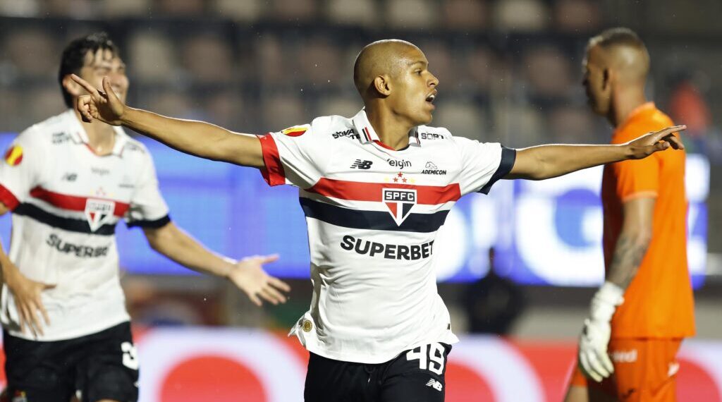 “São Paulo Supera a Portuguesa e Conquista Importante Vitória no Pacaembu”