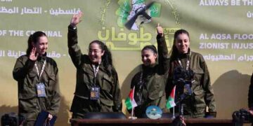 “Reféns Libertadas em Gaza: Quatro Mulheres Soldadas Retornam a Israel Após 477 Dias em Cativeiro”