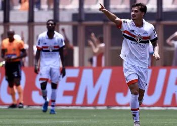 “Virada Histórica: São Paulo Bate Corinthians e Conquista o Penta da Copinha no Pacaembu”