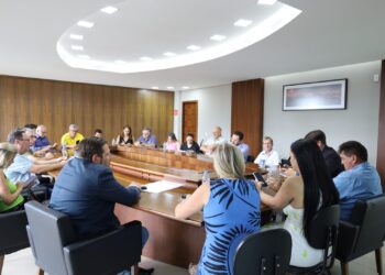 “Alinhamento estratégico marca reunião entre prefeito e secretários em Guarapuava”