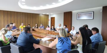 “Alinhamento estratégico marca reunião entre prefeito e secretários em Guarapuava”