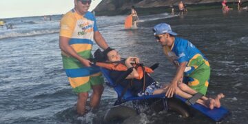 “Inclusão com os Pés na Areia: O Impacto do Programa Praia Acessível no Verão Maior Paraná”