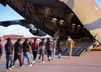 Deportação em Massa: Primeiro Voo com Brasileiros Deportados dos EUA Pousa em Belo Horizonte