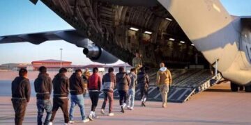 Deportação em Massa: Primeiro Voo com Brasileiros Deportados dos EUA Pousa em Belo Horizonte