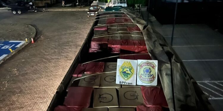 Ação conjunta da PF, BPFRON e BPMOA resulta na apreensão de caminhão com cigarros contrabandeados em Guaíra