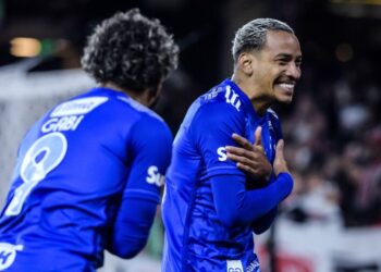 “Diniz Altera Escalação e Cruzeiro Entra em Campo com Força Máxima Contra o Betim”