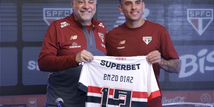 “Enzo Díaz Chega ao São Paulo com Ambição e Promessa de Adaptação Rápida”