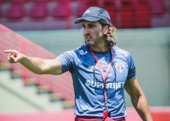 “São Paulo Futebol Clube Celebra 95 Anos com Conquista da Copinha e Preparação para o Majestoso”