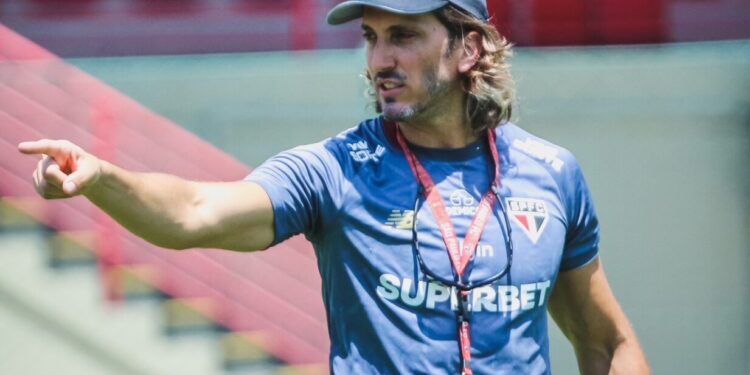 “São Paulo Futebol Clube Celebra 95 Anos com Conquista da Copinha e Preparação para o Majestoso”