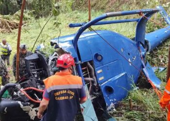“Milagre nos Céus: Menina de 12 Anos Sobrevive a Queda de Helicóptero e Inspira Esperança”