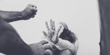 “Homem Toma cachaça Super – Homem e  Quebra Tudo: Violência Contra a Mulher Vira Esporte em Guarapuava”