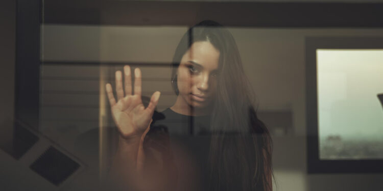 “O Jogo Sujo do Ex: Nova Tebas Entra na Dança Mortal da Violência Contra a Mulher”