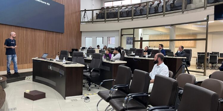 “Guarapuava Preparando Seus Novos Legisladores: Sessão Simulada Abre Caminho para um Legislativo Eficiente”