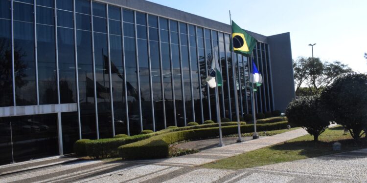 “Guarapuava Enfrenta Tempestade Financeira com Aumento do Guaracard”