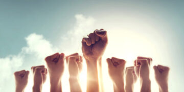 A Eleição do Conchavo: Como a Corrupção Elege e Trai o Brasil