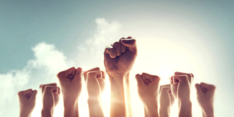 A Eleição do Conchavo: Como a Corrupção Elege e Trai o Brasil