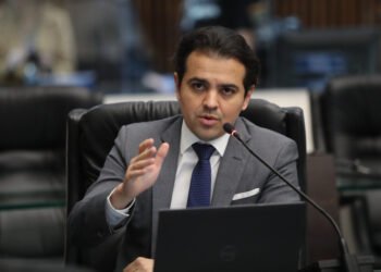 Deputado Luiz Fernando Guerra: O Guardião da Pureza Escolar Contra a Cultura do Crime e do Excessivo